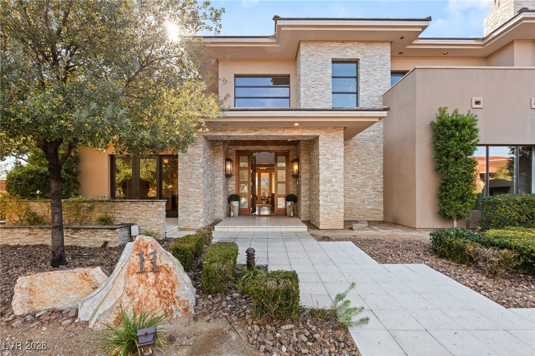 11 Misty Peaks Court