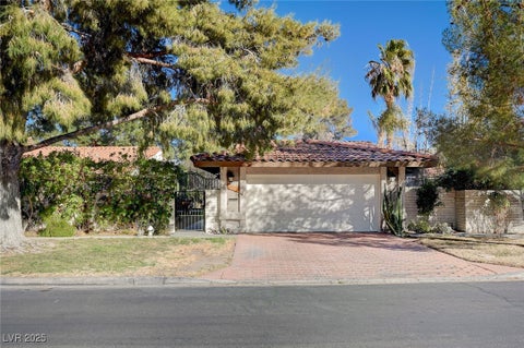 Photo of 1905 Calle De Espana, Las Vegas, NV 89102 (MLS # 2670734)