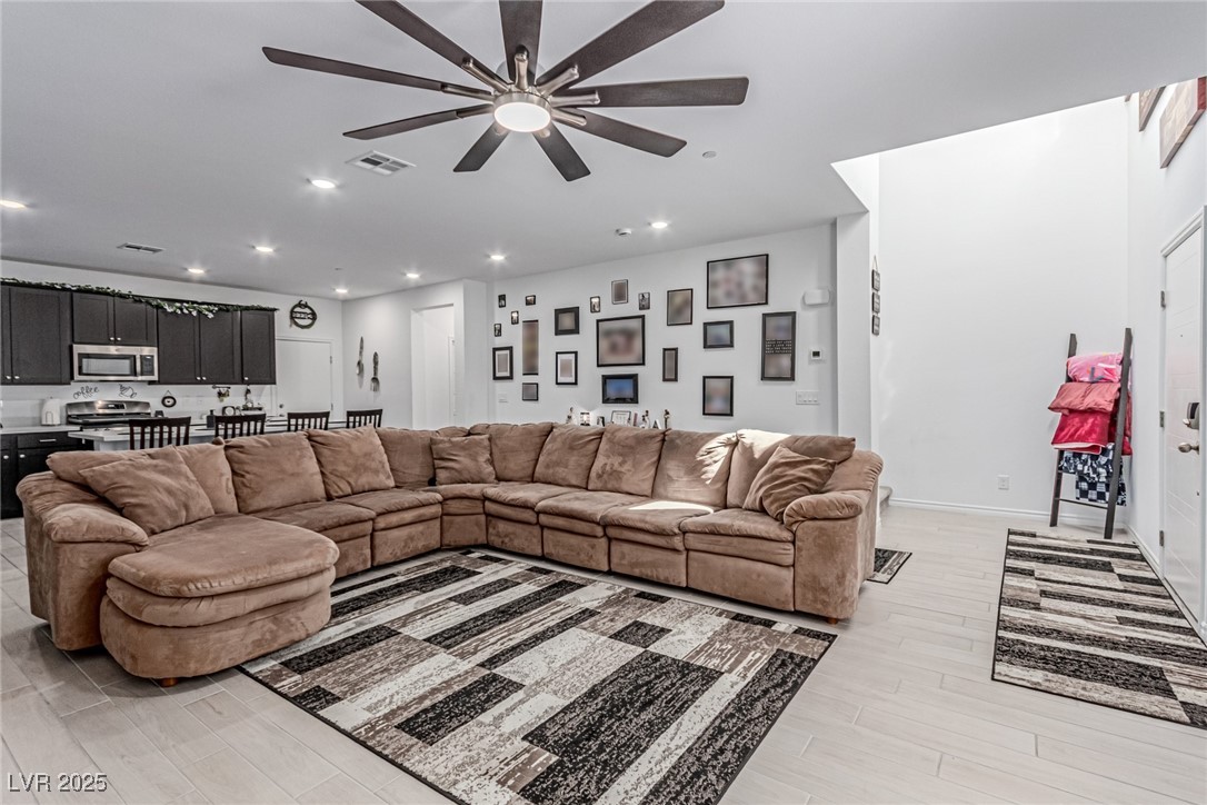 1521 Eva Crossing Place