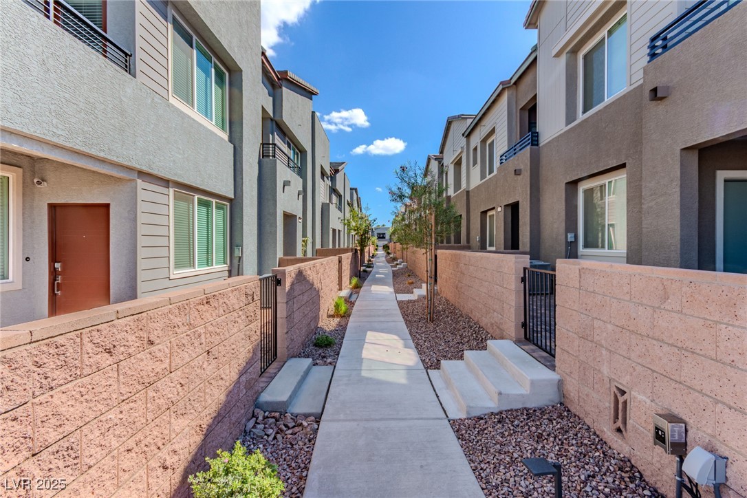 1521 Eva Crossing Place