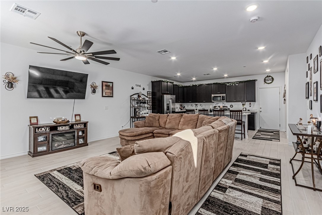 1521 Eva Crossing Place