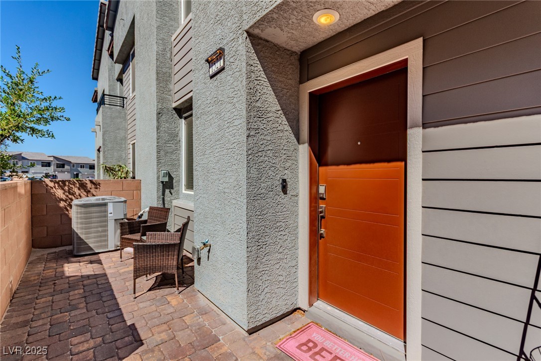 1521 Eva Crossing Place