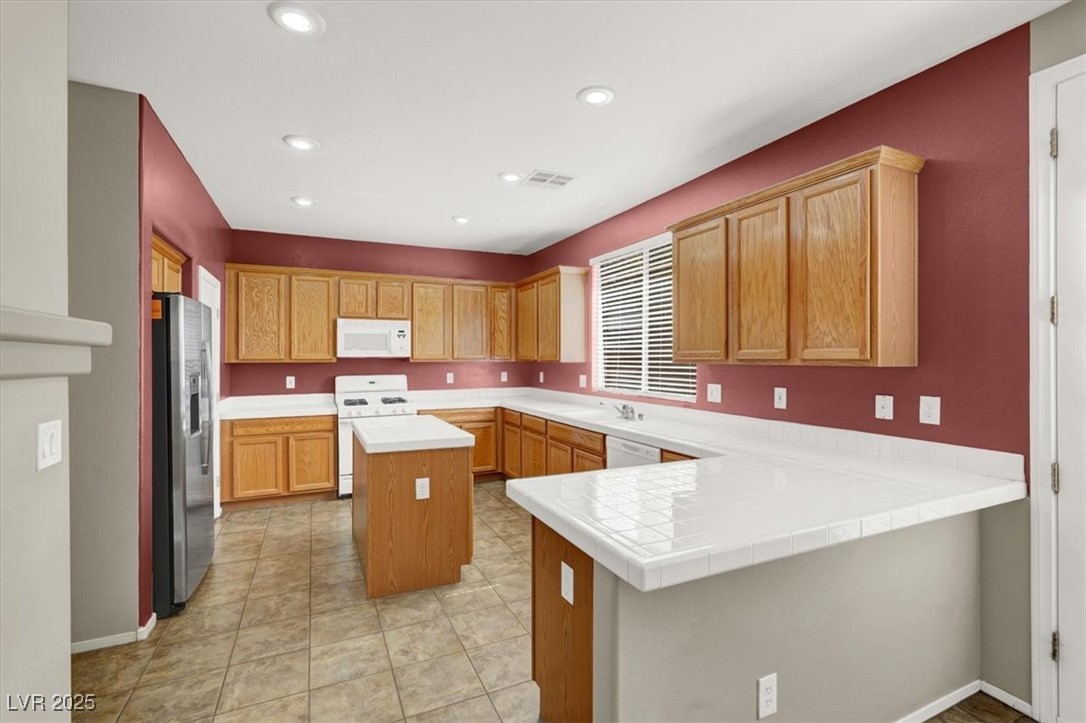 Las Vegas, Nevada 89148, United States, 4 Bedrooms Bedrooms, ,3 BathroomsBathrooms,Residential,Pending,80878