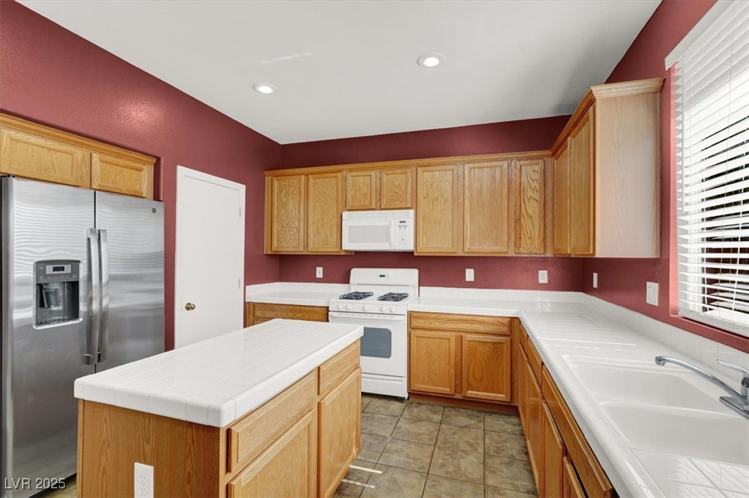 Las Vegas, Nevada 89148, United States, 4 Bedrooms Bedrooms, ,3 BathroomsBathrooms,Residential,Pending,80878