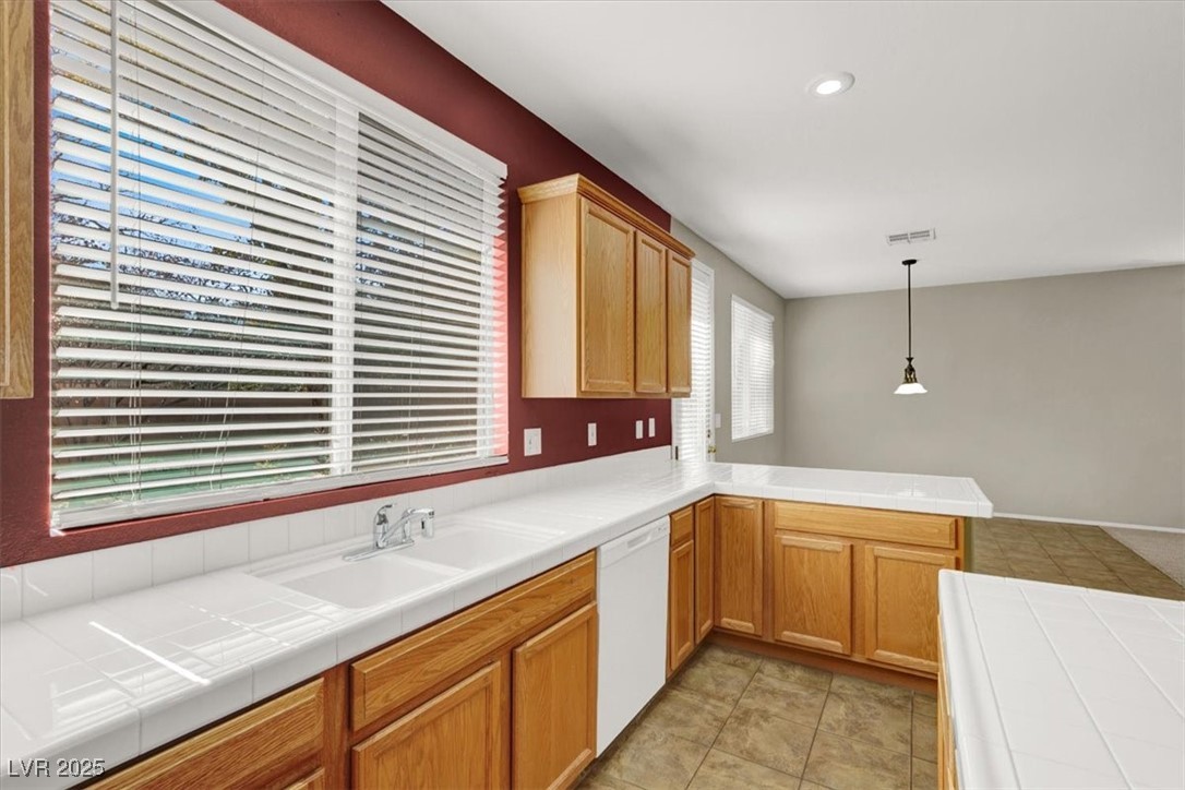 Las Vegas, Nevada 89148, United States, 4 Bedrooms Bedrooms, ,3 BathroomsBathrooms,Residential,Pending,80878