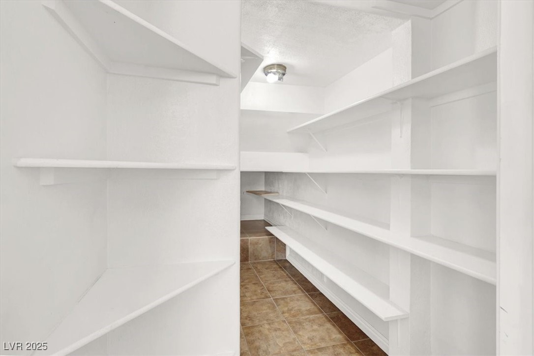 Las Vegas, Nevada 89148, United States, 4 Bedrooms Bedrooms, ,3 BathroomsBathrooms,Residential,Pending,80878