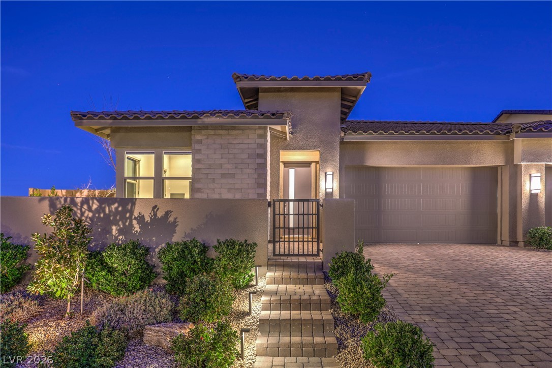 Properties 3 210 Medianoche Street