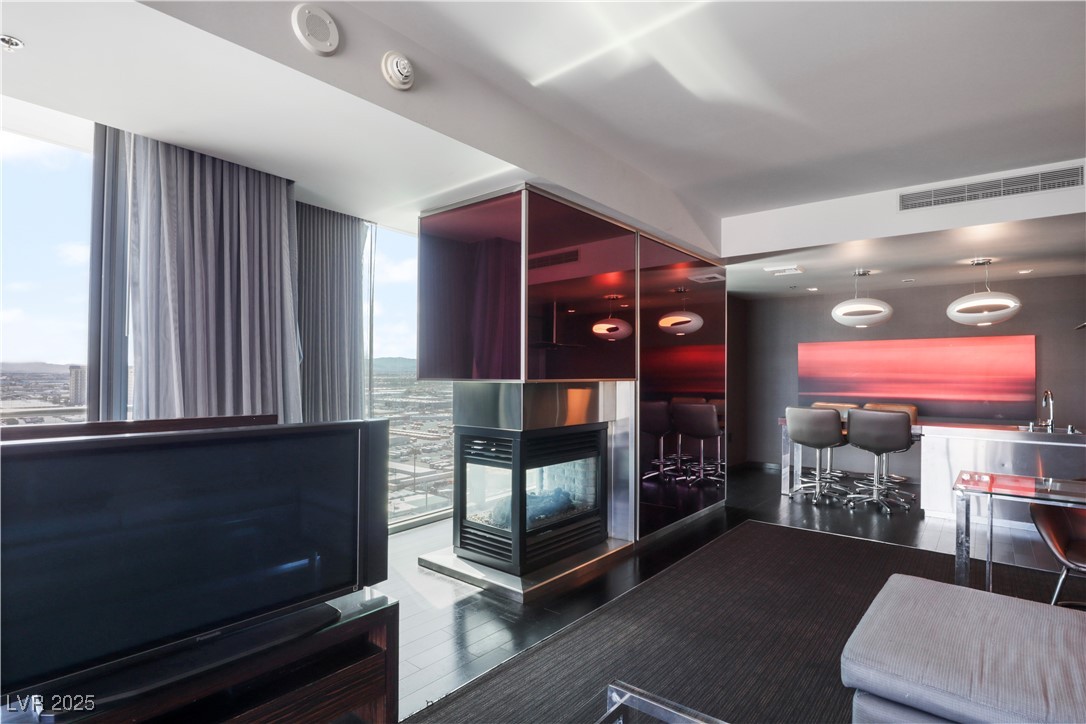 4381 W Flamingo Road 2122