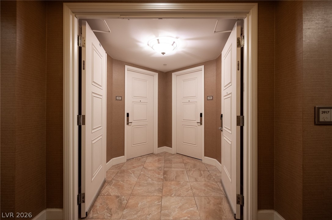 2000 N Fashion Show Drive 2916