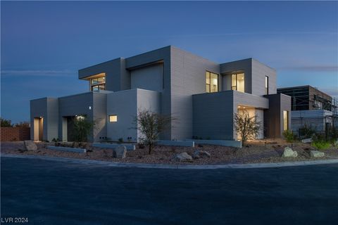 Photo of 8 Hawkeye Lane, Las Vegas, NV 89135 (MLS # 2563819)