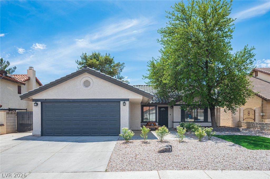 Photo of 3139 Regal Oak Drive, Henderson, NV 89014 (MLS # 2776422)