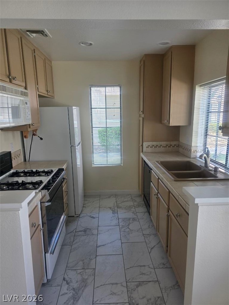 4869 S Torrey Pines Drive 101