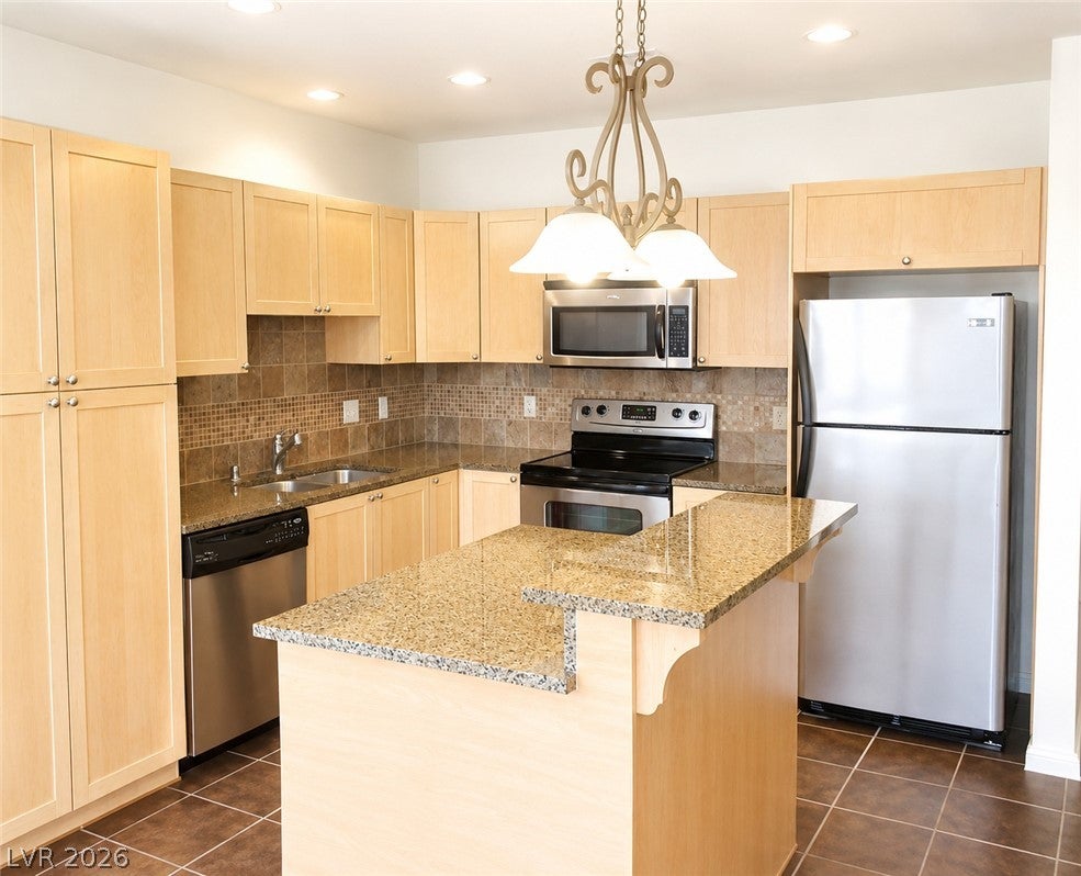 2455 W Serene Avenue 527