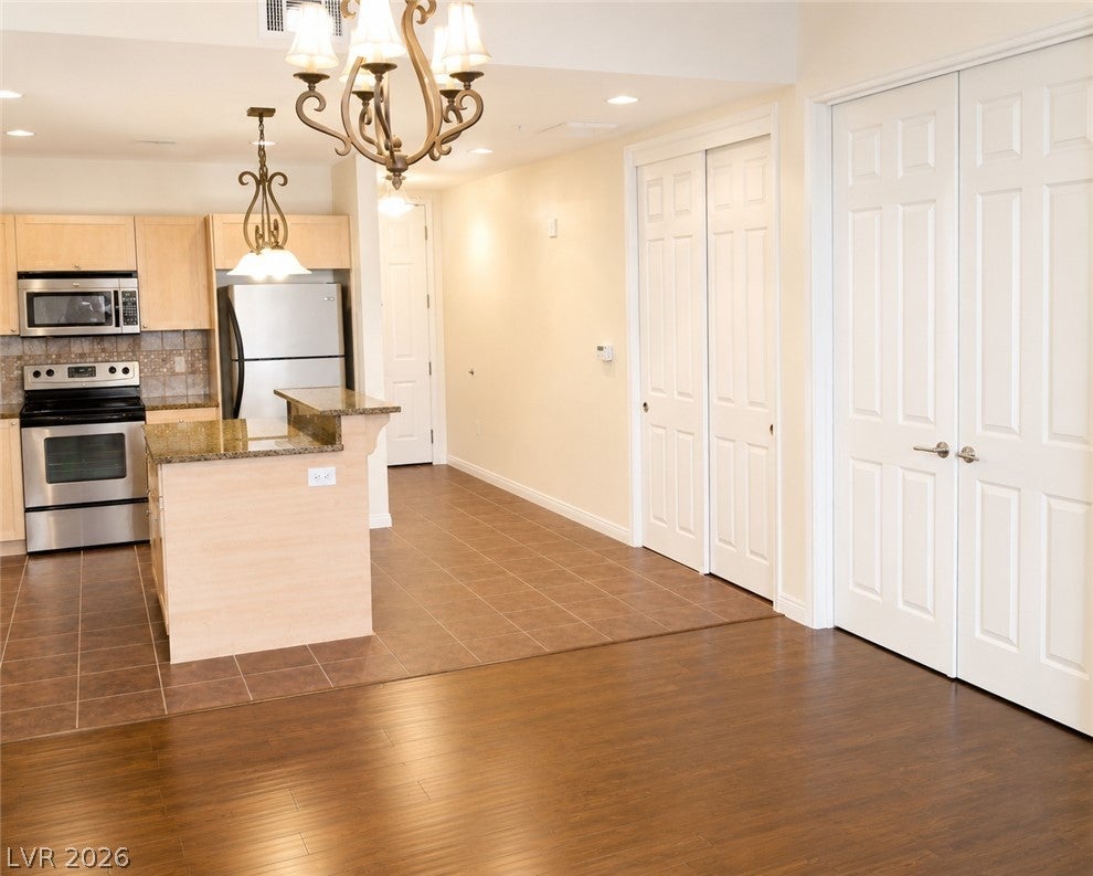 2455 W Serene Avenue 527
