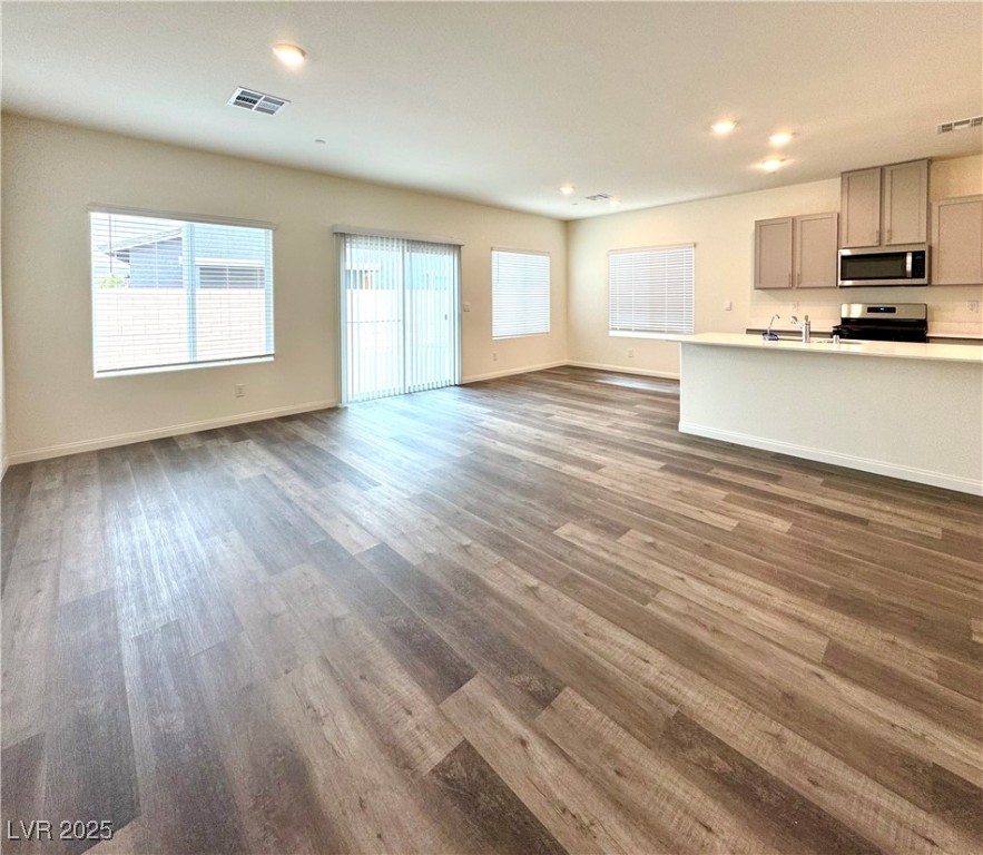 499 Red Lovebird Avenue