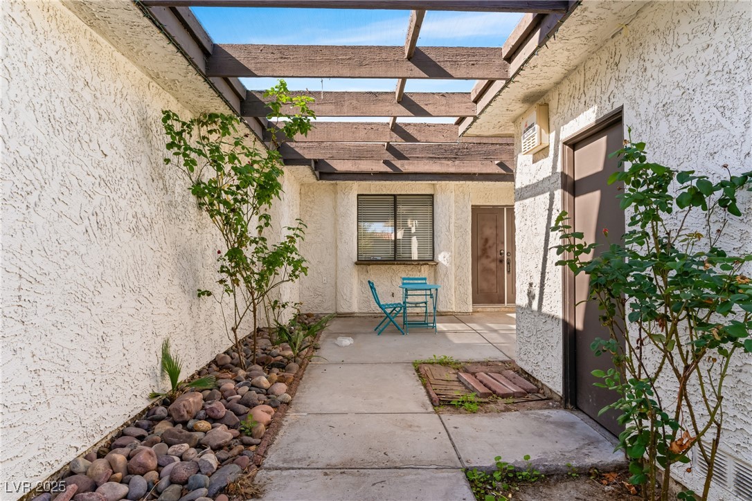 4533 Madreperla Street