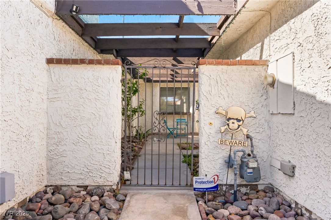 4533 Madreperla Street