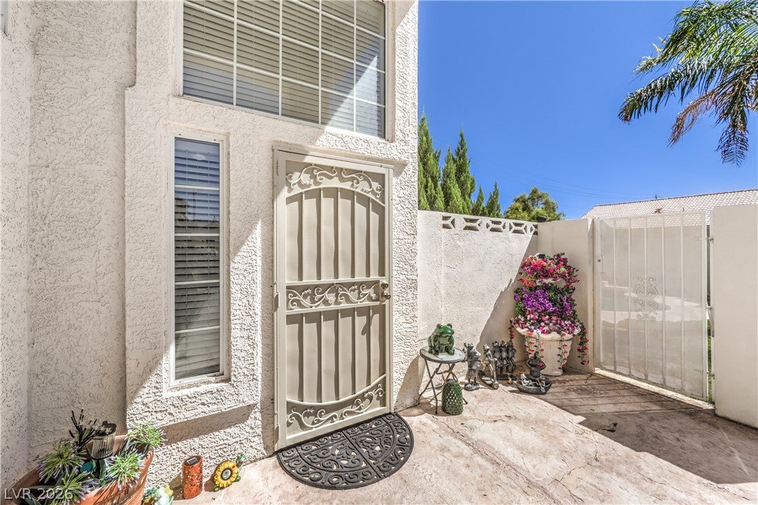 5712 Emperor Way