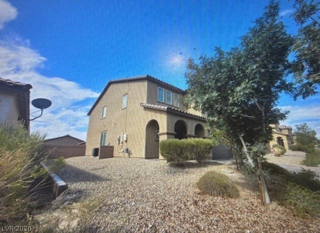 2409 W Gilmore Avenue