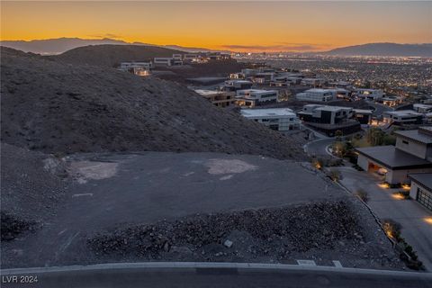 Photo of 633 Dragon Peak Drive, Henderson, NV 89012 (MLS # 2587305)