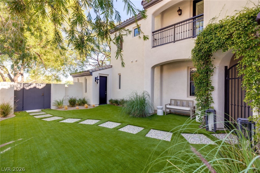 2747 Turtle Head Peak Drive