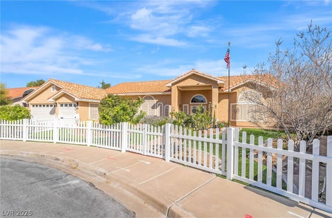 Homes For Sale - 396 E Country Club Drive<br/> Clark County, Henderson, NV 89015