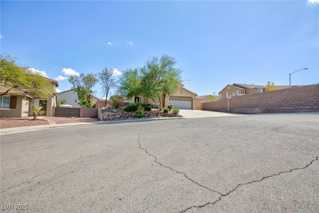 Henderson, Nevada 89012, United States, 4 Bedrooms Bedrooms, ,3 BathroomsBathrooms,Residential,Active,219398