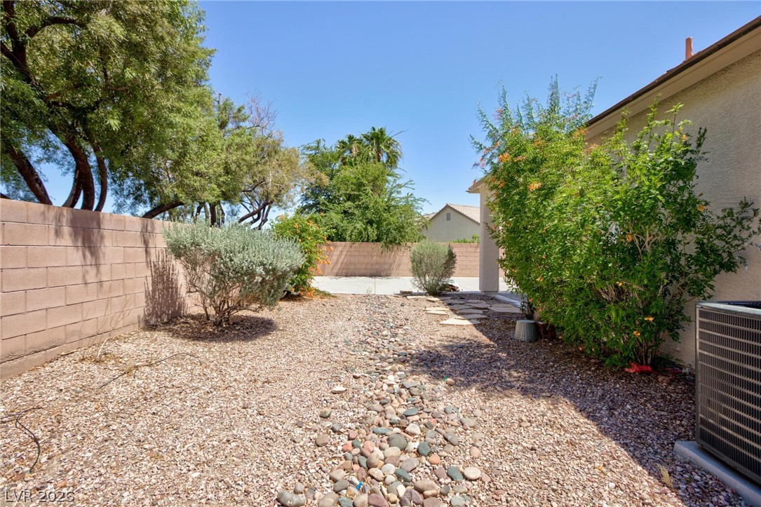 2598 HIGHLAND CLIFF Drive