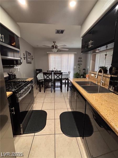 1600 N Torrey Pines Drive 101