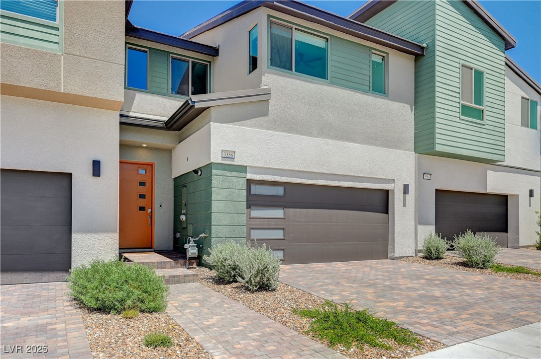 3358 Via Strada Street