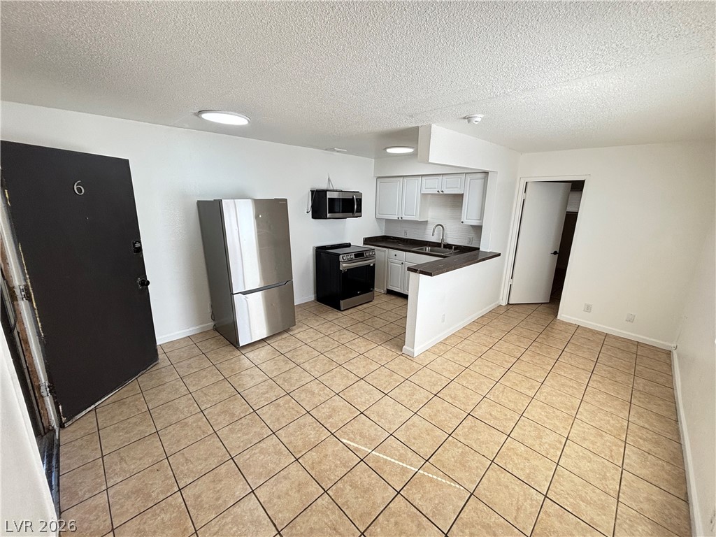 239 W Philadelphia Avenue 6