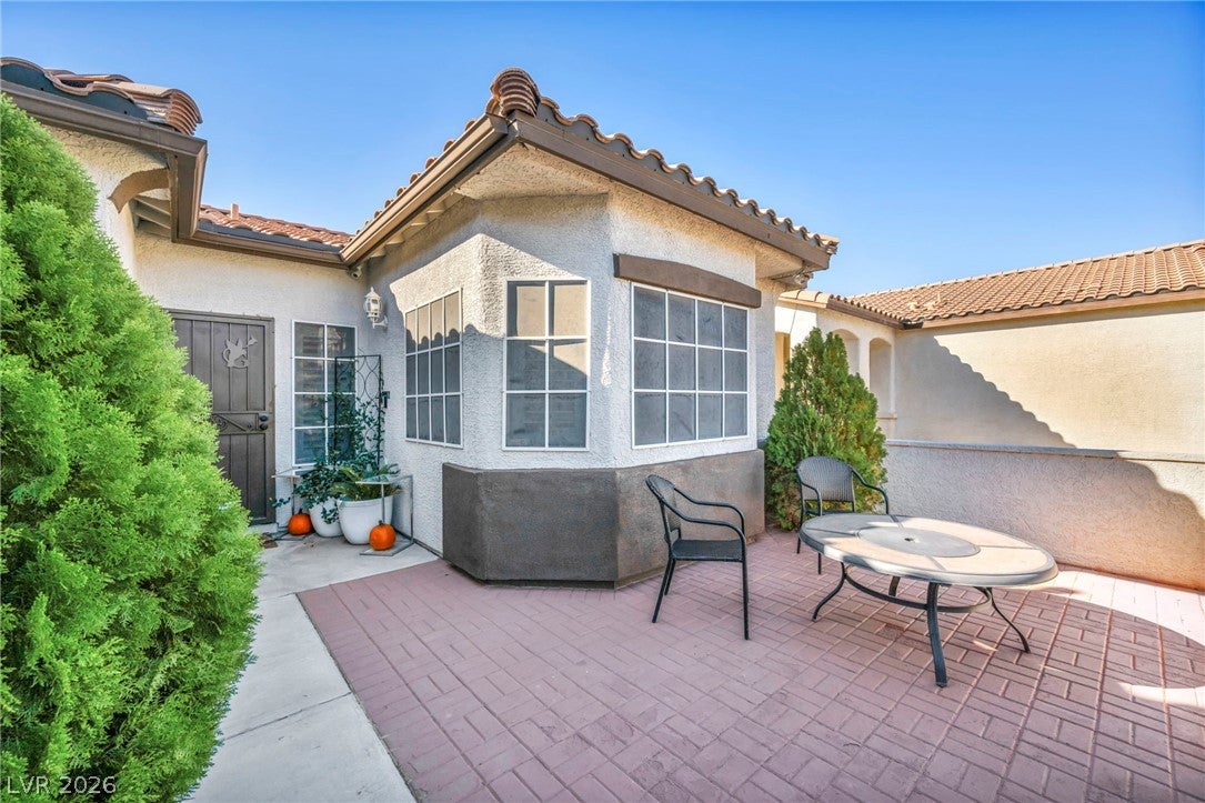 1709 White Daisy Way