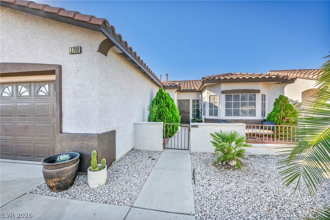 1709 White Daisy Way