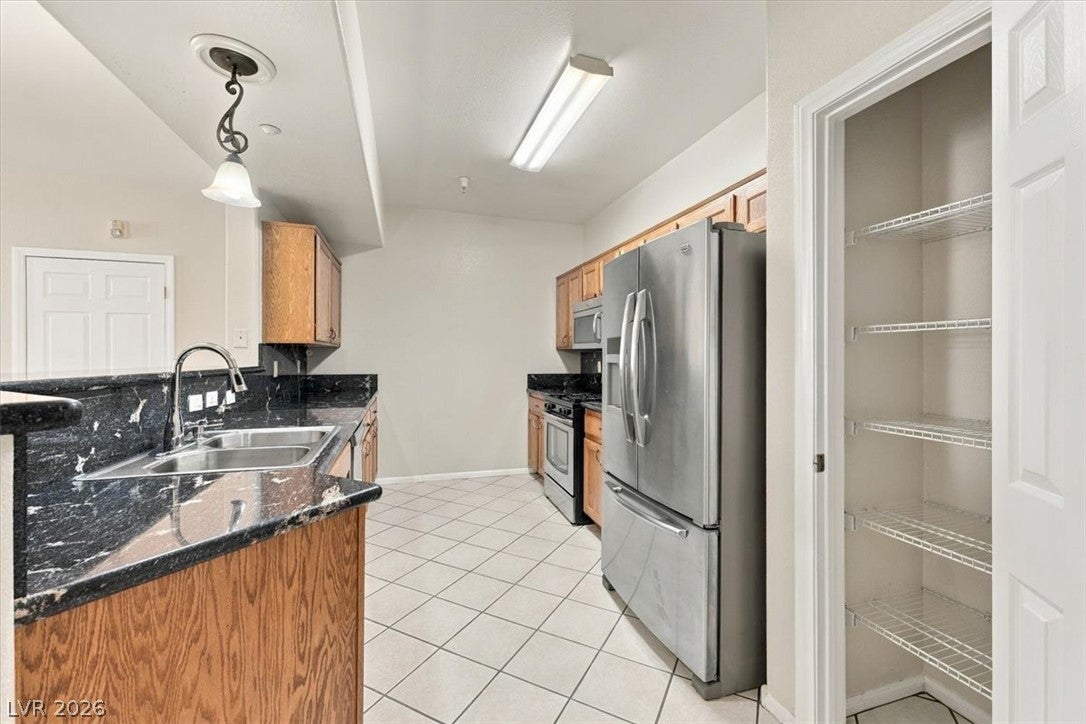 5855 Valley Drive 1017