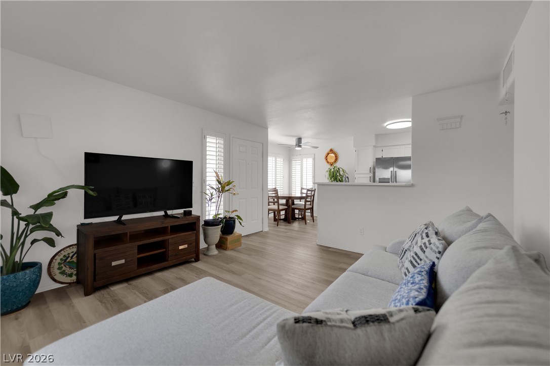 Properties 4 3425 E Russell Road 156