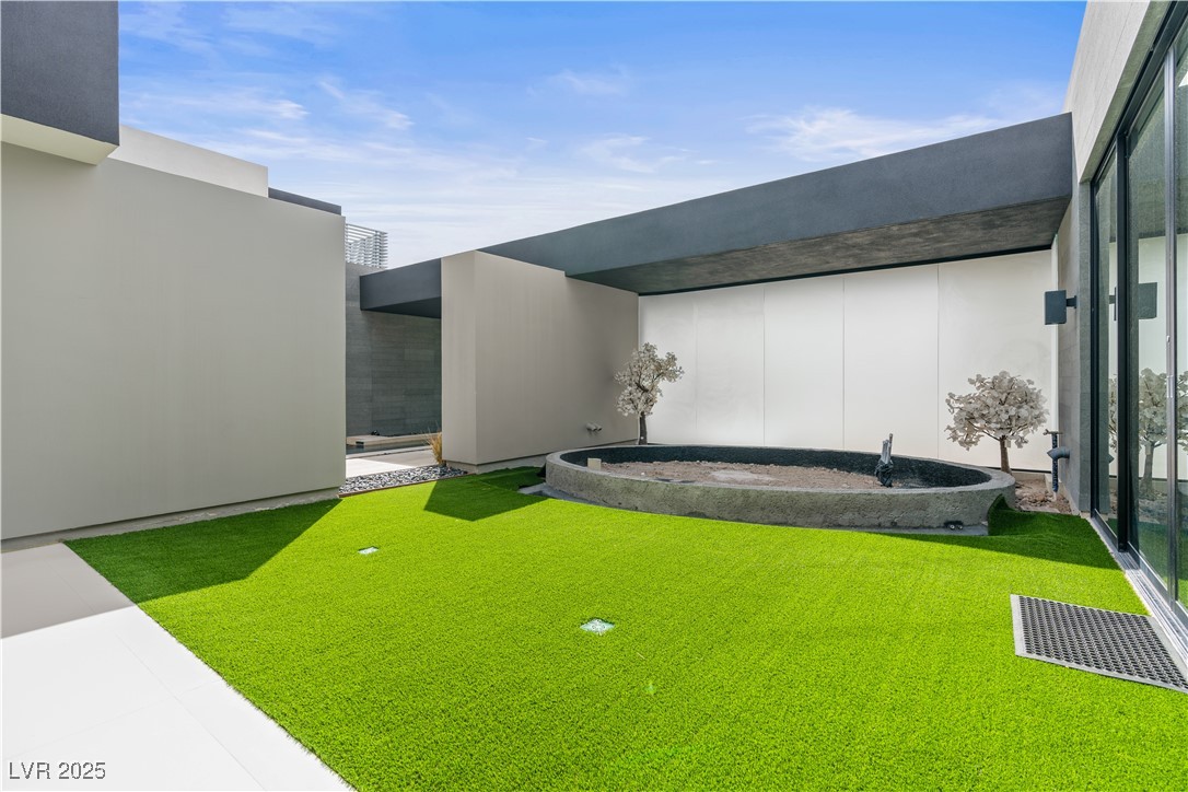 2787 La Bella Court