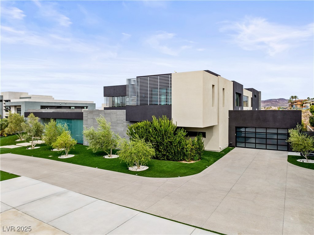 2787 La Bella Court