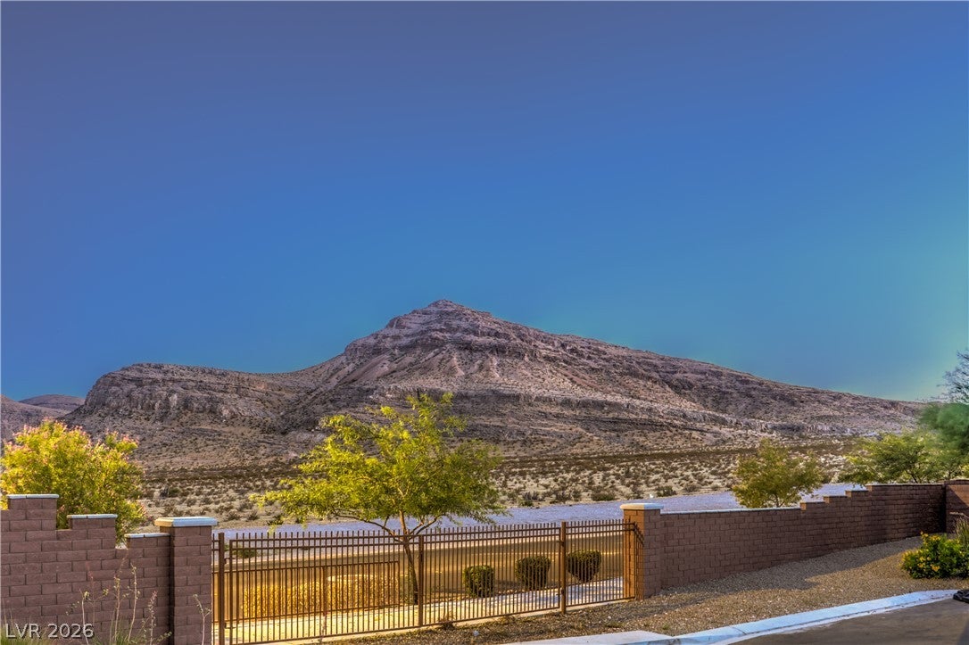 10090 Desert Azure Street