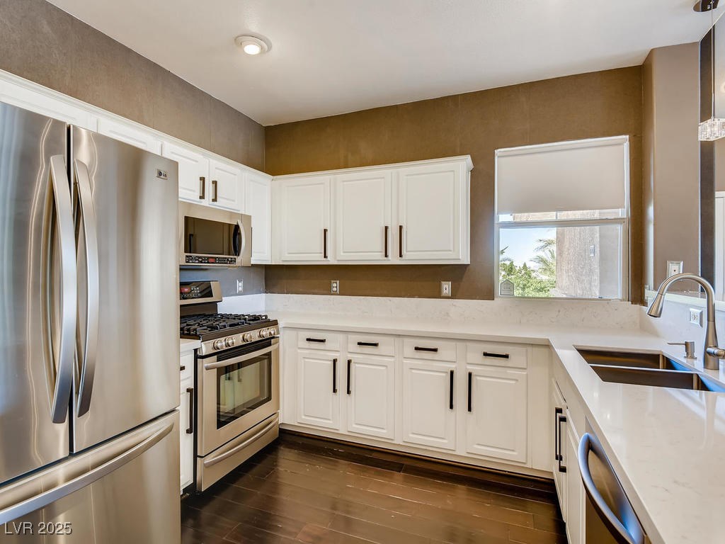 909 Domnus Lane 202