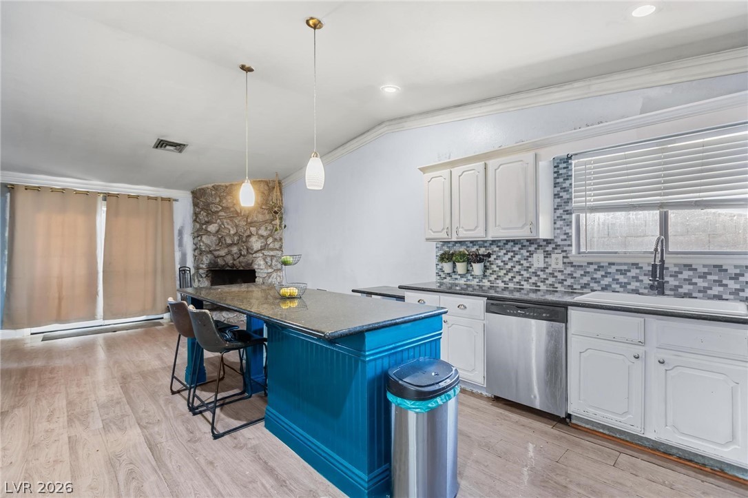 2423 Vista Colina Street