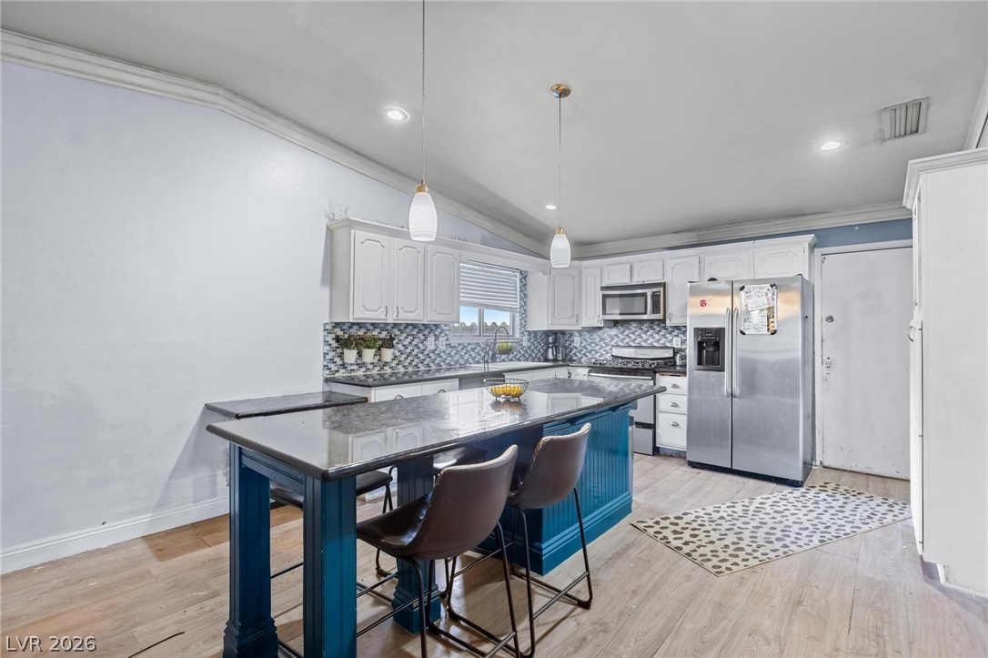 2423 Vista Colina Street