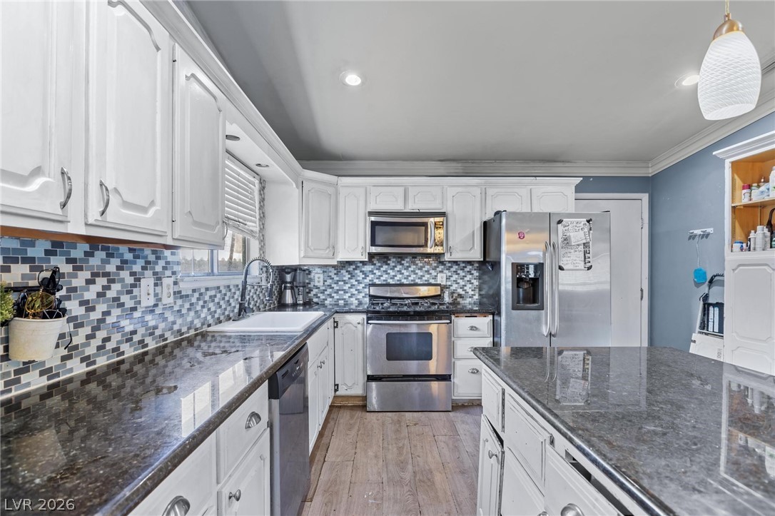 2423 Vista Colina Street