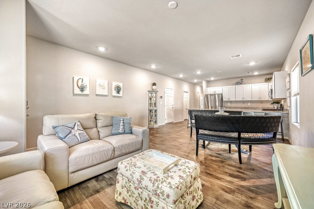 4352 Meadow Glade Avenue