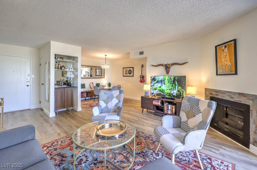 Properties 4 725 N Royal Crest Circle 227