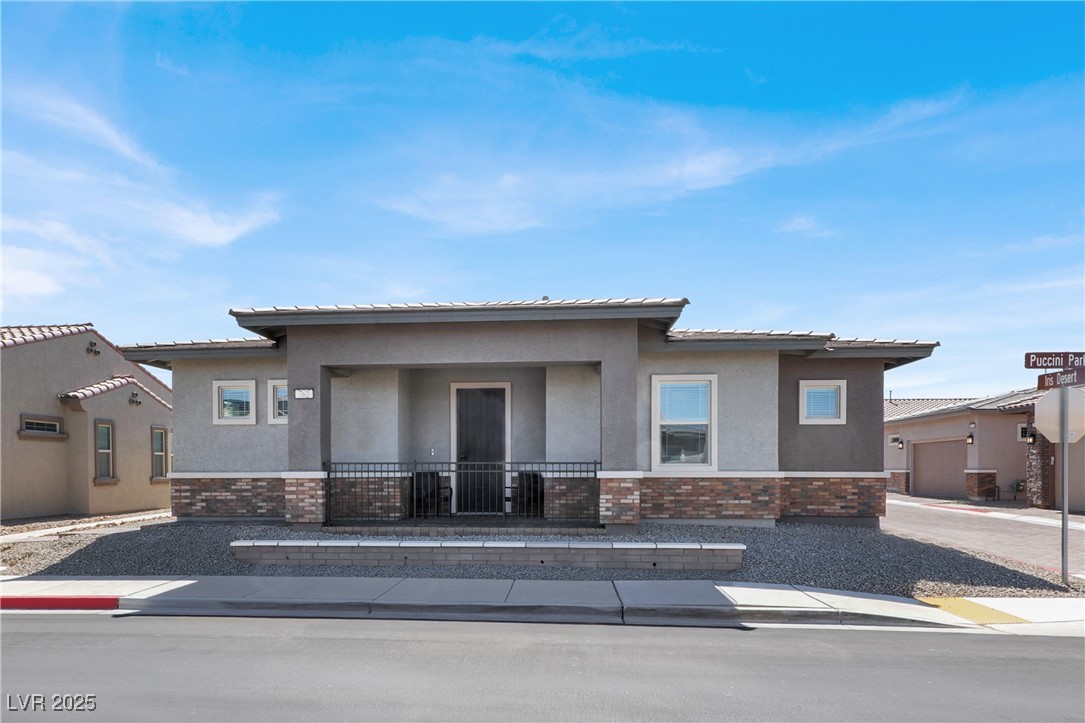 762 Iris Desert Street