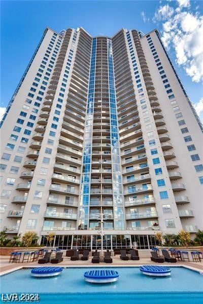 Photo of 200 W Sahara Avenue #1008, Las Vegas, NV 89102 (MLS # 2561345)