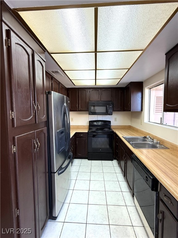 Las Vegas, Nevada 89121, United States, 2 Bedrooms Bedrooms, ,3 BathroomsBathrooms,Residential,Active,221310