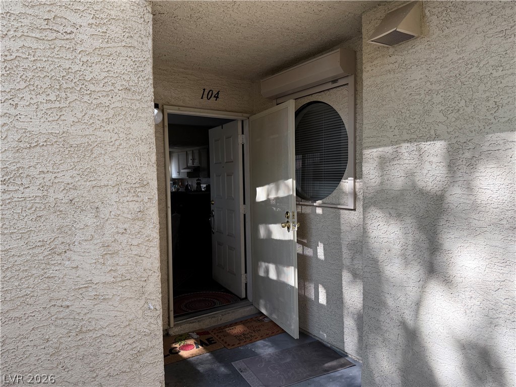 Properties 2 850 N Sloan Lane 104