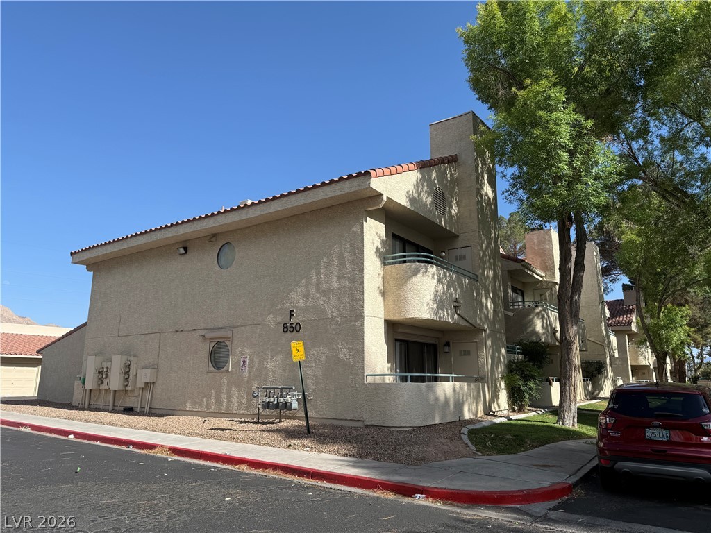 Properties 1 850 N Sloan Lane 104