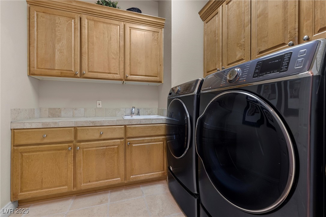 Henderson, Nevada 89011, United States, 3 Bedrooms Bedrooms, ,4 BathroomsBathrooms,Residential,Active,5916